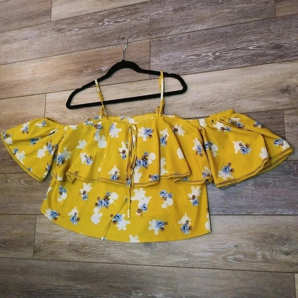 2/20Sale!🎉J.O.A yellow floral off the shoulder crop top - Picture 1 of 7